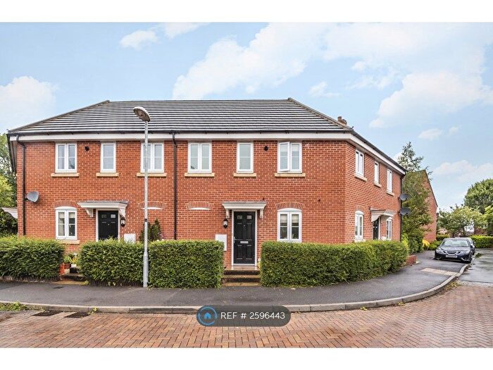 2 Bedroom Maisonette To Rent In Lords Close, Swindon, SN4