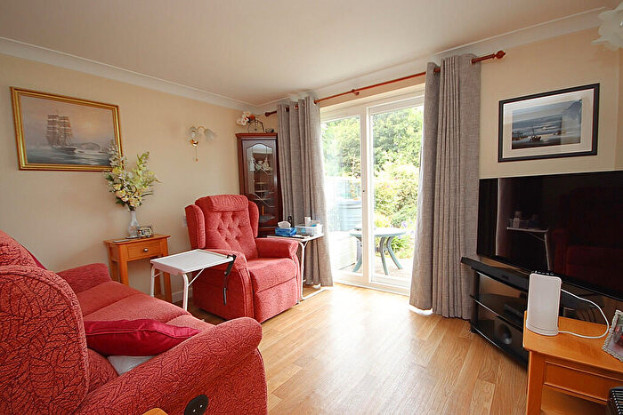 2 Bedroom Semi-Detached Bungalow For Sale In Daux Avenue, Billingshurst, RH14