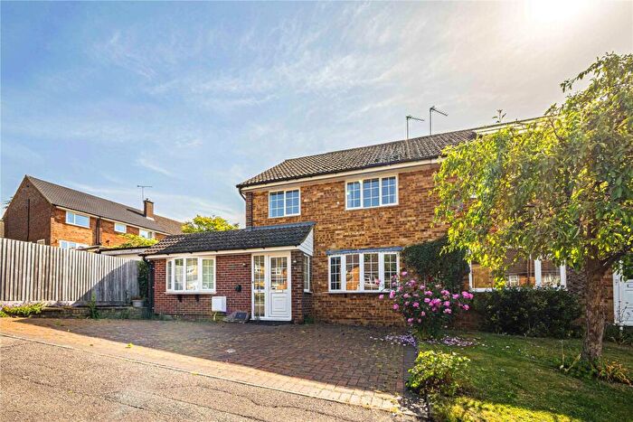 5 Bedroom Semi-Detached House For Sale In Ridge Lea, Chaulden, Hemel Hempstead, Hertfordshire, HP1