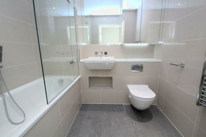 1 Bedroom Apartment To Rent In Saffron Square, Croydon, CR0