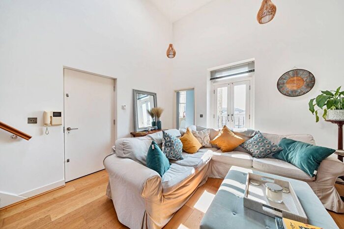 1 Bedroom Flat For Sale In Fyfield Road, Brixton, London, SW9