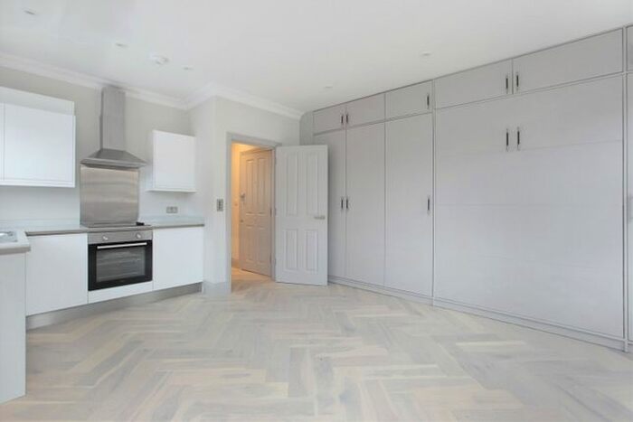 Studio To Rent In St John's Road, Battersea, SW11