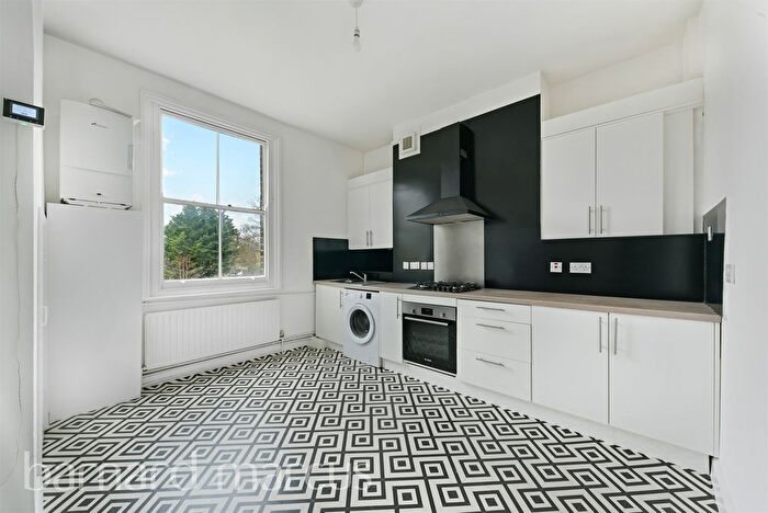 2 Bedroom Flat For Sale In Lorn Road, London, SW9