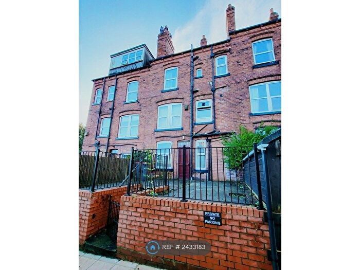 2 Bedroom Flat To Rent In Wood Lane, Headingley, Leeds, LS6