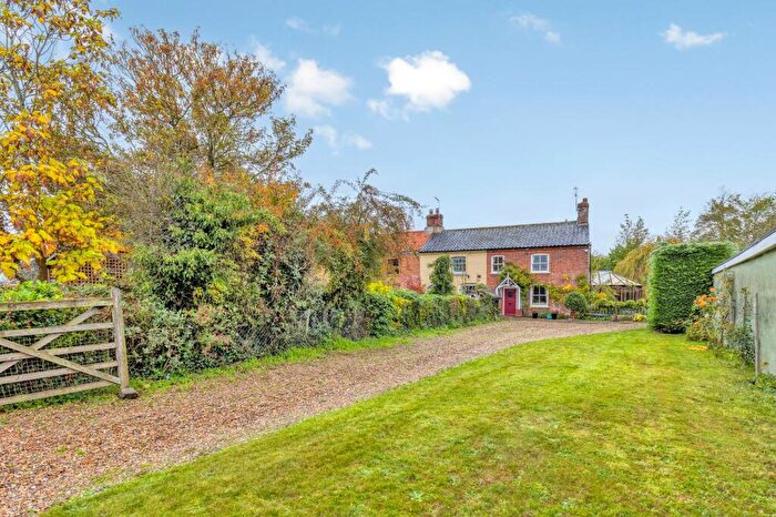 4 Bedroom Semi-Detached House For Sale In Quintessential Cottage In Hindolveston, NR20