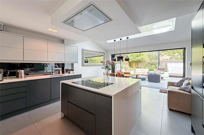 3 Bedroom End Of Terrace House For Sale In Aplins Close, Harpenden, Hertfordshire, AL5