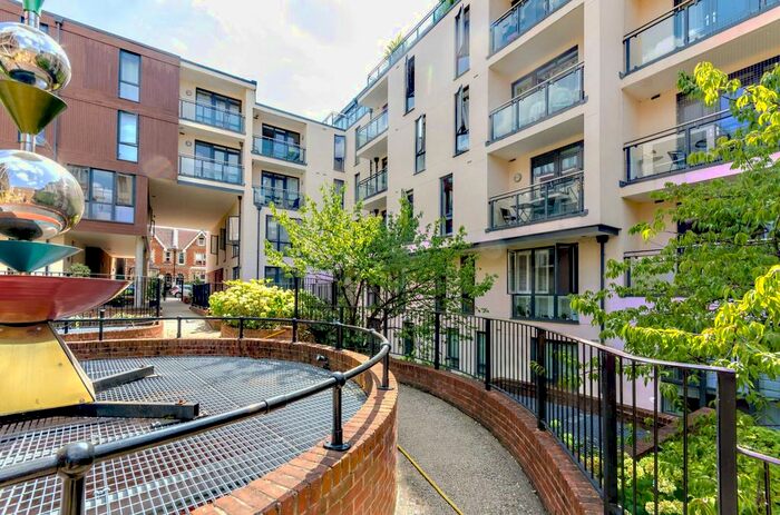 2 Bedroom Flat To Rent In Printing House Square, Guildford, GU1