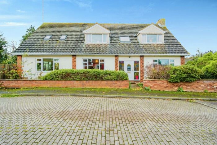 5 Bedroom Detached House For Sale In Cranfield Road, Moulsoe, Newport Pagnell, MK16