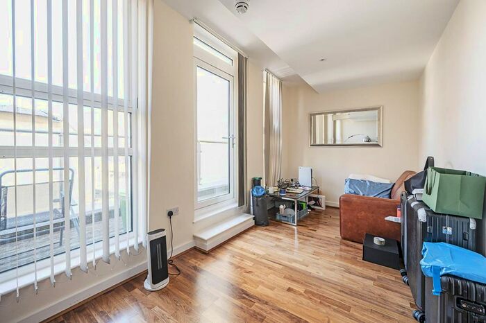 1 Bedroom Flat To Rent In Lambs Passage, City, London, EC1Y