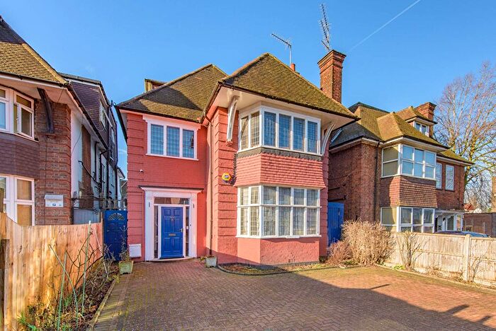 6 Bedroom Property For Sale In Finchley Road, Golders Green, London, NW11