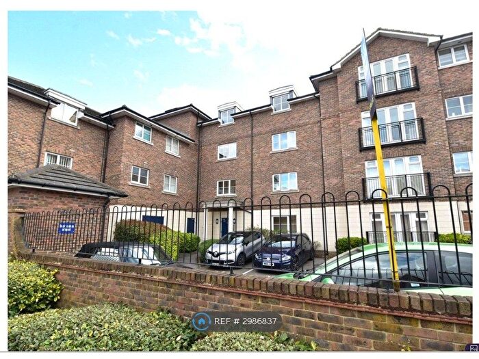 2 Bedroom Flat To Rent In Trinity Court, Dartford, DA1