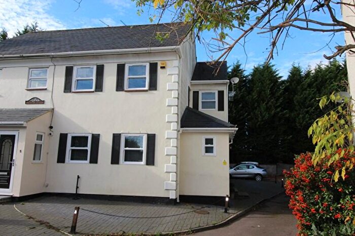 4 Bedroom Semi-Detached House For Sale In Mount View Cottages, Barnet Road, Arkley, Hertfordshire, EN5