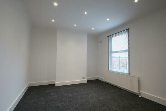 3 Bedroom Flat To Rent In Denzil Road, Willesden, London, NW10