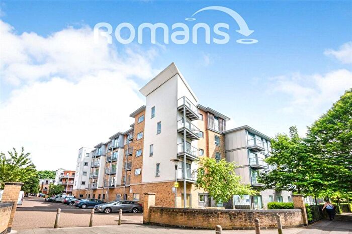 2 Bedroom Apartment For Sale In Coombe Way, Farnborough, Hampshire, GU14