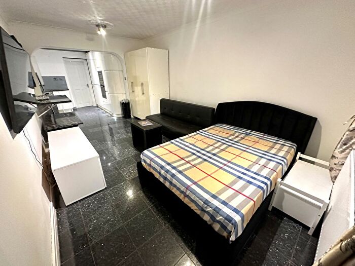 Studio To Rent In Ringway, Southall, Greater London, UB2