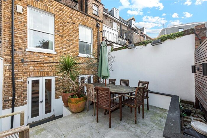 2 Bedroom Apartment For Sale In Mountgrove Road, London, N5