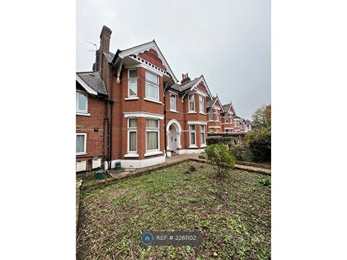 Studio To Rent In Madeley Road, London, W5