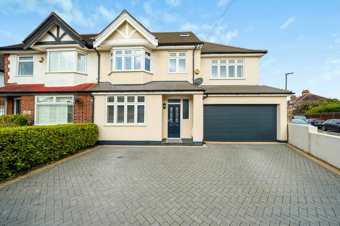 5 Bedroom Property To Rent In Claremont Avenue, New Malden, KT3