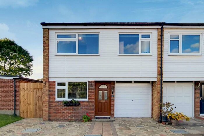 4 Bedroom End Of Terrace House To Rent In Lankton Close, Beckenham, BR3