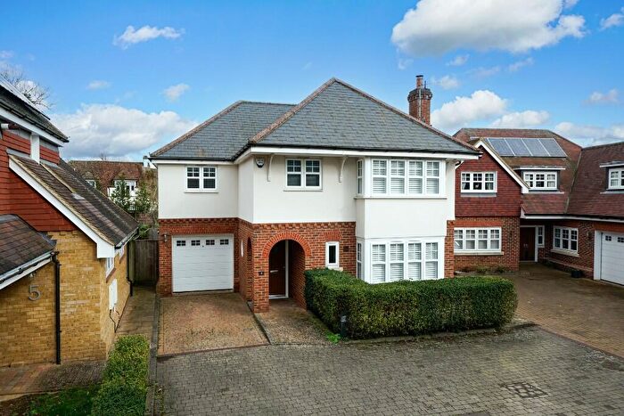 4 Bedroom Detached House For Sale In Ostlers Close, Leverstock Green, Hemel Hempstead, Hertfordshire, HP3