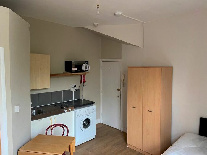 Studio To Rent In Westbere Road, Kilburn/West Hampstead, NW2