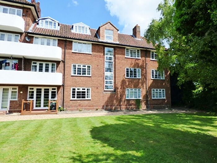 2 Bedroom Flat To Rent In Eastway, Epsom, KT19