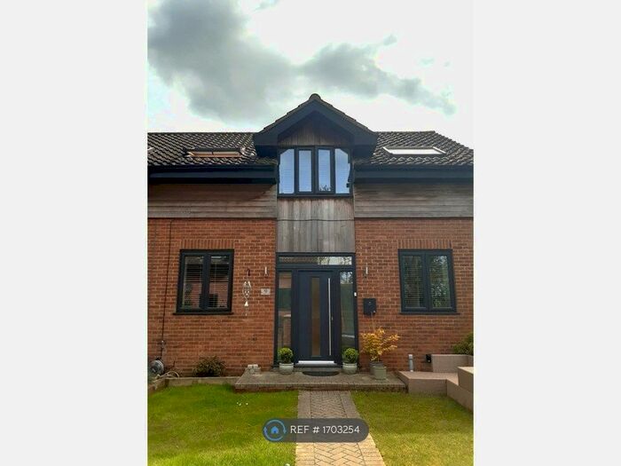 3 Bedroom Terraced House To Rent In Summerlea Court, Basingstoke, RG25