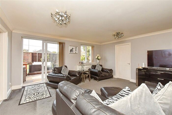 4 Bedroom Detached House For Sale In Howells Close, West Kingsdown, Sevenoaks, Kent, TN15