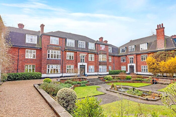 2 Bedroom Flat For Sale In Lawrie Park Road, London, SE26