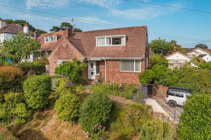 4 Bedroom Detached Bungalow For Sale In Barnsley Drive, Teignmouth, TQ14