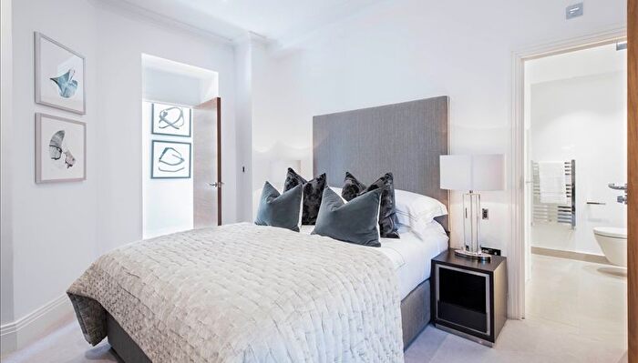 3 Bedroom Flat To Rent In Rainville Road, London, W6