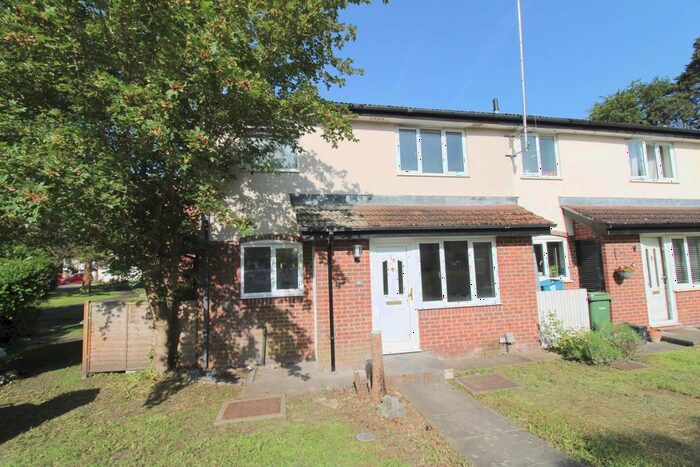 1 Bedroom End Of Terrace House To Rent In Kingfisher Close, Farnborough, Hampshire, GU14