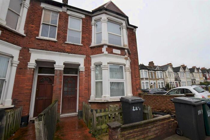 1 Bedroom Flat To Rent In Squires Lane, London, N3