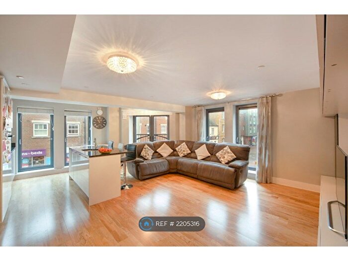 3 Bedroom Flat To Rent In Old London Road, Kingston Upon Thames, KT2