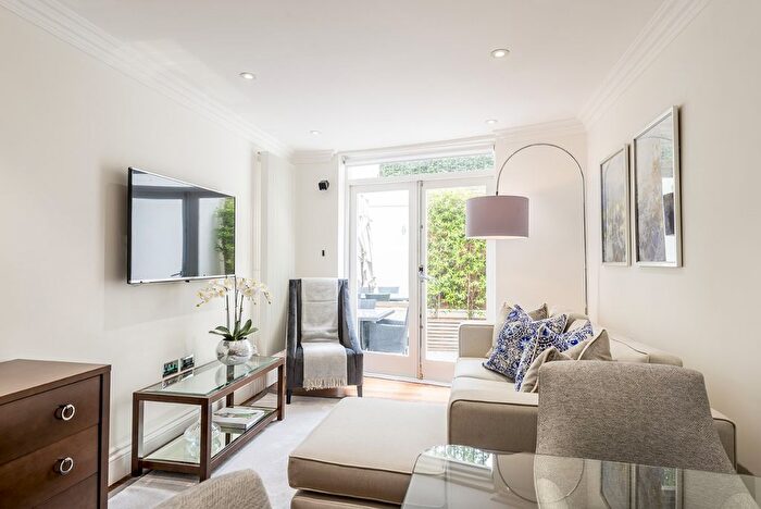 1 Bedroom Flat To Rent In Kensington Gardens Square, London, W2