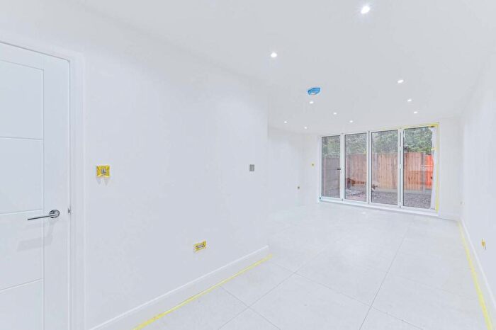 3 Bedroom House For Sale In Kingswood Way, Sanderstead, South Croydon, CR2