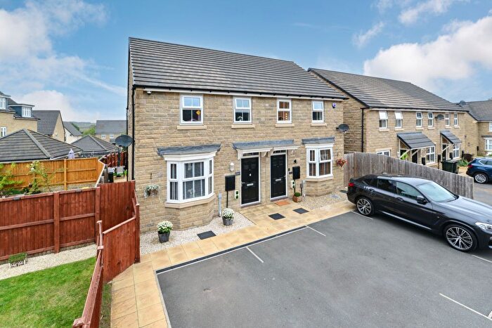 3 Bedroom Semi-Detached House For Sale In Moat Hill Close, Cullingworth, West Yorkshire, BD13