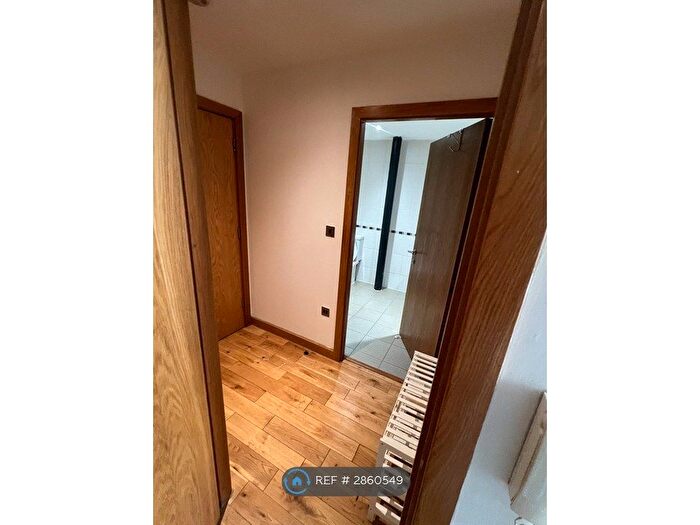 Studio To Rent In Leeds Road, Bradford, BD1