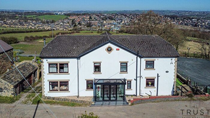 4 Bedroom Property For Sale In Halifax Road, Liversedge, WF15