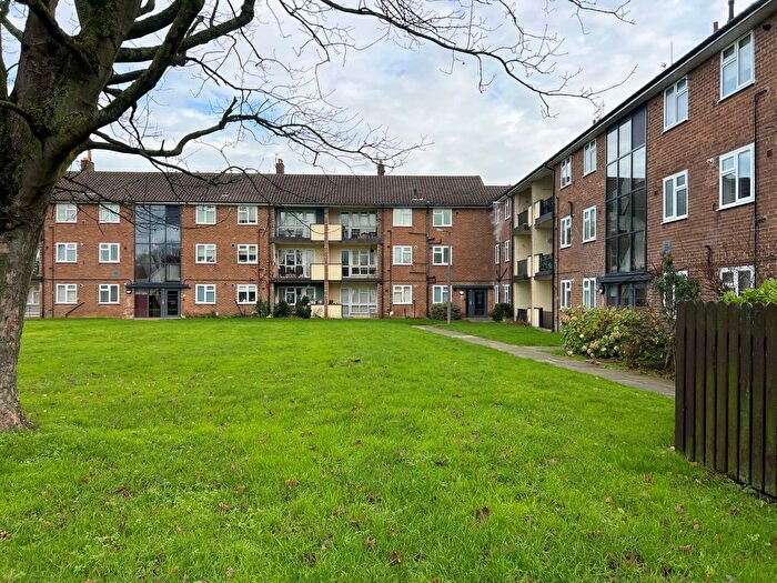 3 Bedroom Flat To Rent In Pasture Road, Wirral, CH46