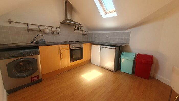 2 Bedroom Flat To Rent In Broadway, Roath, Cardiff, CF24