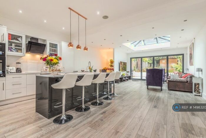 3 Bedroom Terraced House To Rent In Conway Road, London, N14