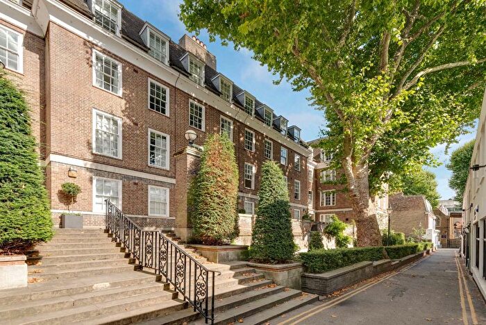 3 Bedroom Flat To Rent In Holland Street, Kensington, W8