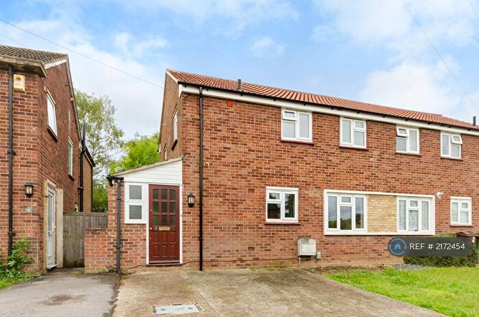 4 Bedroom Semi-Detached House To Rent In Rickyard, Guildford, GU2