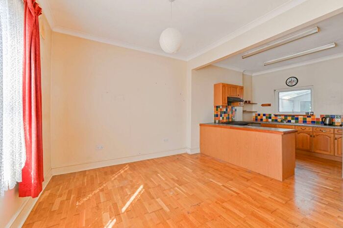 3 Bedroom End Of Terrace House For Sale In Thornbury Road, Brixton Hill, London, SW2
