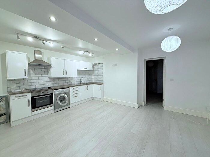 1 Bedroom Flat To Rent In Town Street, Nottingham, NG16