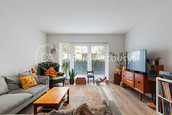 2 Bedroom Apartment To Rent In Smithfield Square, High Street, London, N8