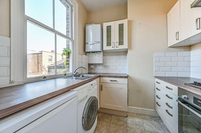 1 Bedroom Flat To Rent In Battersea Park Road, Battersea, London, SW11
