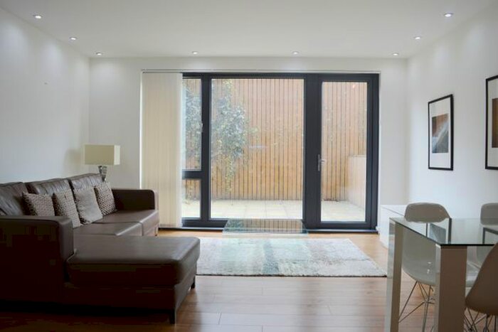 1 Bedroom Flat To Rent In Stewarts Road, Vauxhall, SW8