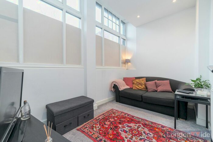 2 Bedroom Flat To Rent In Crossford Street, London, SW9